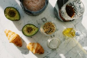 Comment faire baisser le cholestérol naturellement : aliments et habitudes